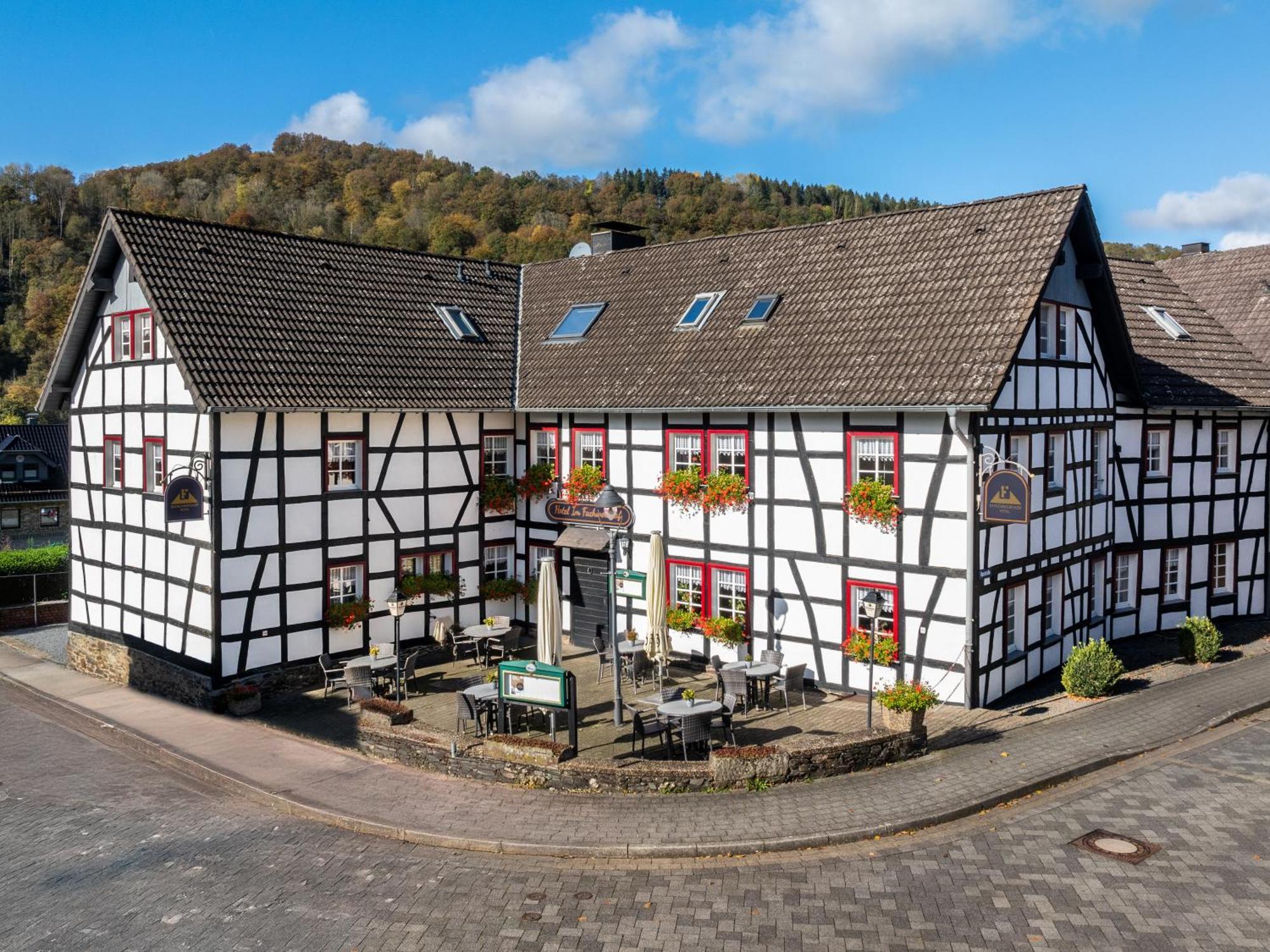 Garni Hotel Im Fachwerkhof Зиммерат Экстерьер фото