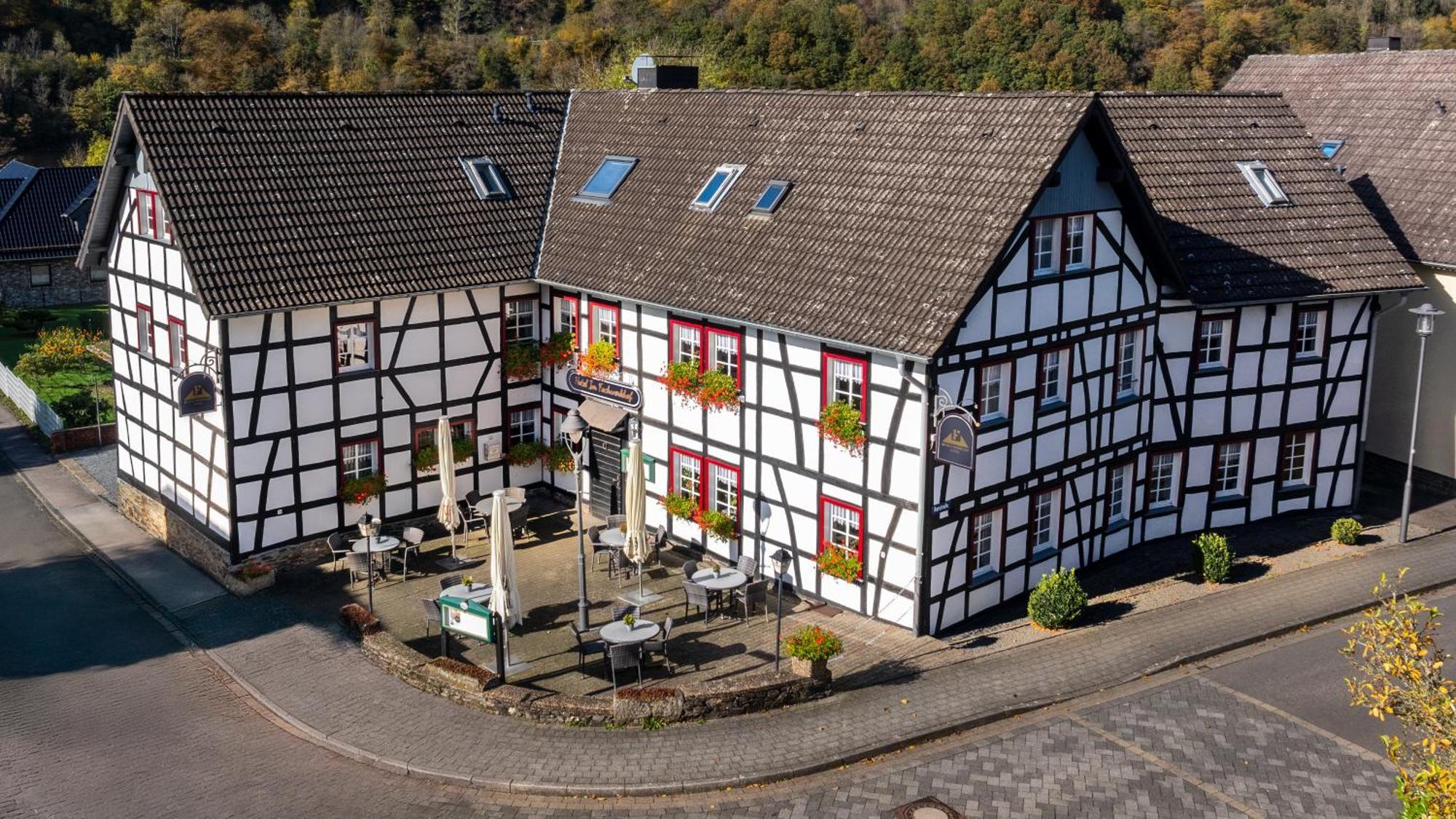 Garni Hotel Im Fachwerkhof Зиммерат Экстерьер фото